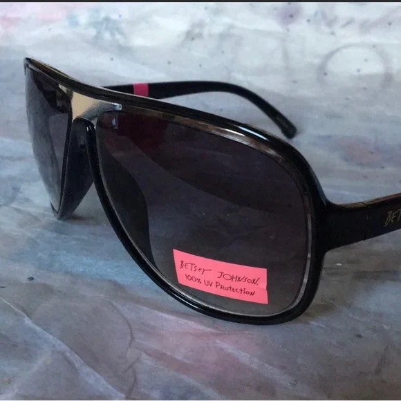 🌺Betsey Johnson Aviator Sunglasses🌺